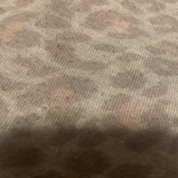 Beyond Yoga Leopard  Raglan Crew Pullover- Chai Cocoa Brown - pre-owned - Picture 3 of 4